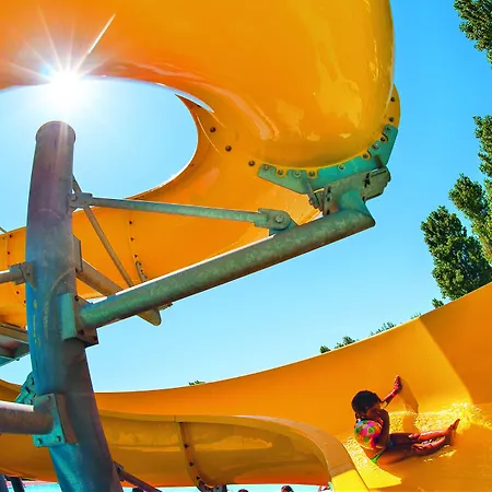 ホリデーパーク Barricata Village 5*